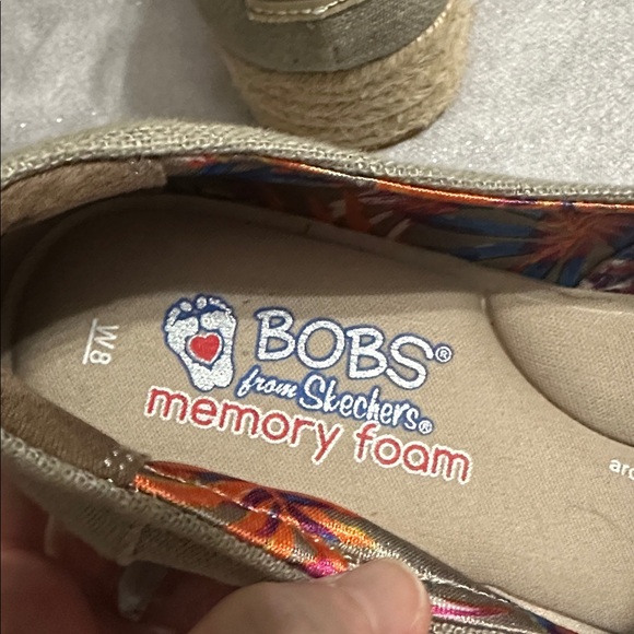 Skechers Bob’s Canvas Slip-On small wedge slipon size 8 Tan - Picture 5 of 6